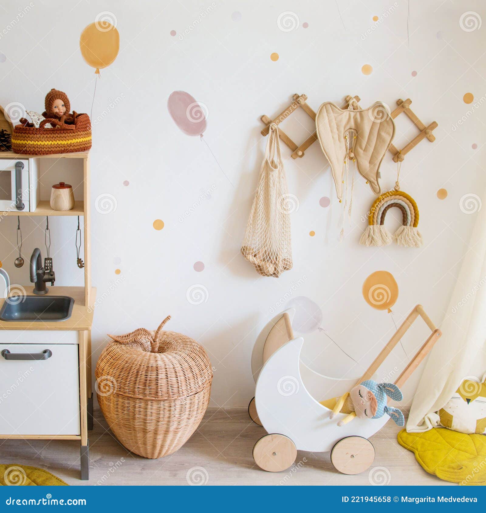 Chambre D'enfant Confortable Dans Le Style Scandinave Avec Accessoires De  Bricolage. Photo stock - Image du confortable, ours: 221945658
