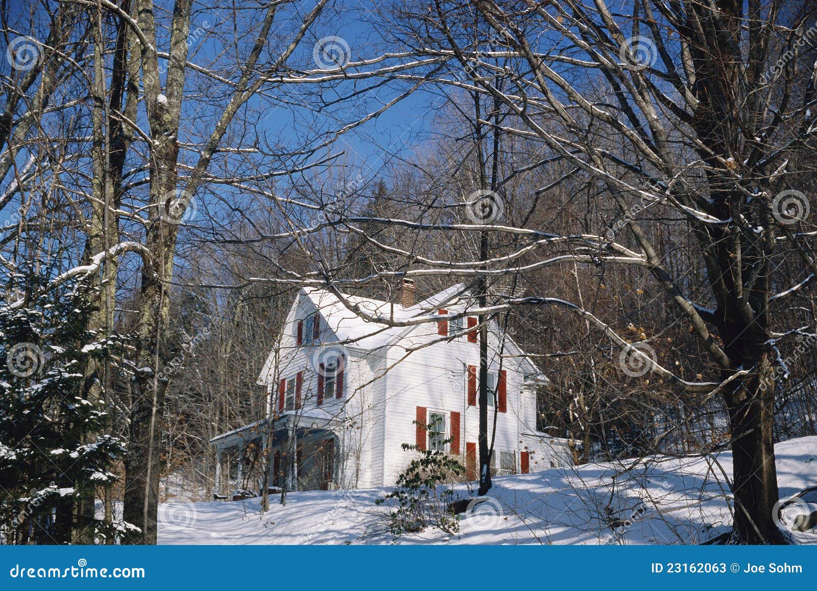 Chambre en bois neigeux, Vermontn