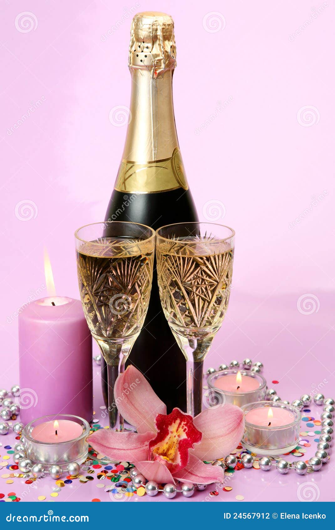 Champagne et fleurs photo stock. Image du amour, bande 24567912