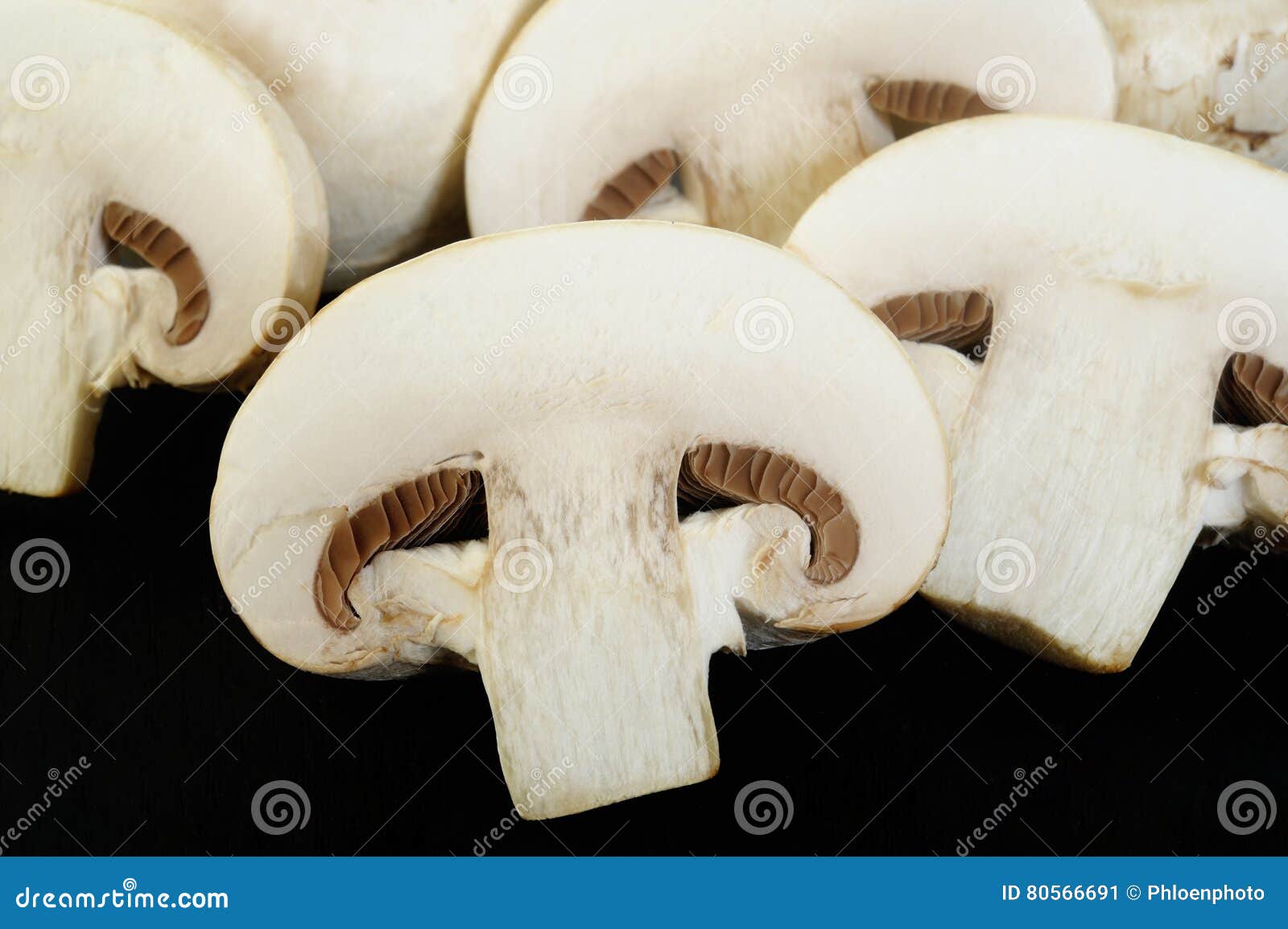 Champignons De Couche De Champignon De Paris Coupes En Tranches Image Stock Image Du Cuisine Champignons 80566691
