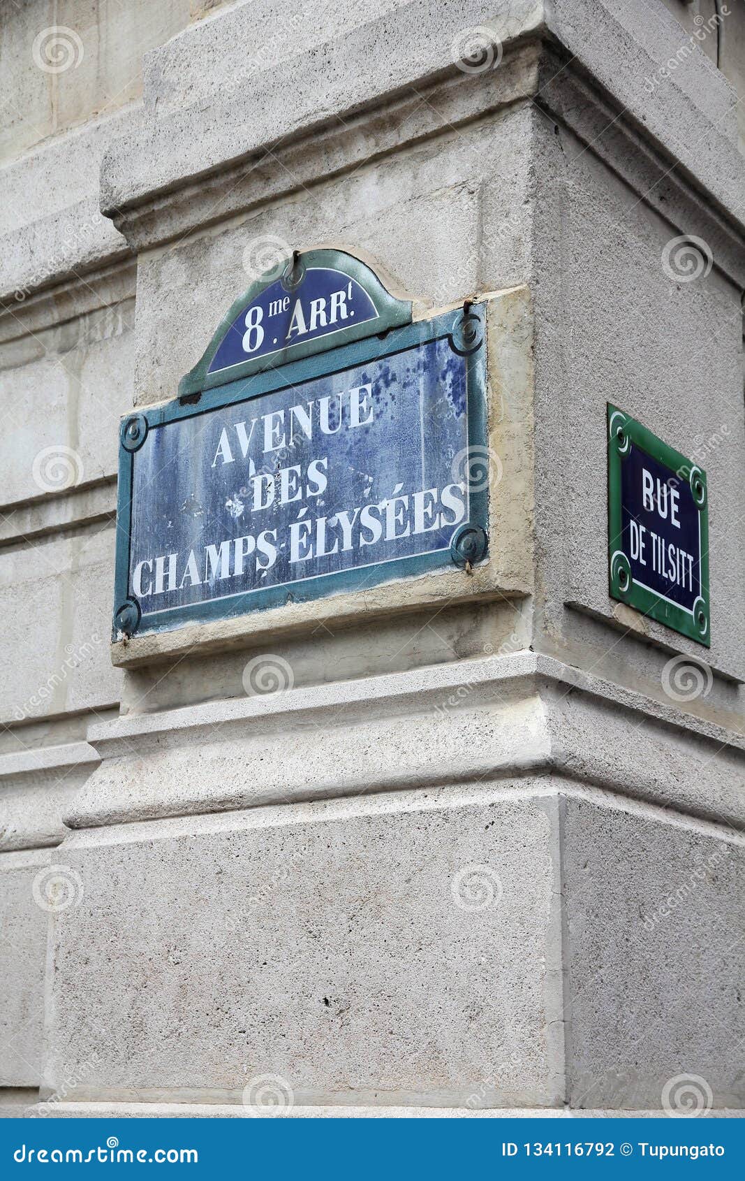 Champs-Elysees a Parigi fotografia editoriale. Immagine di limite ...