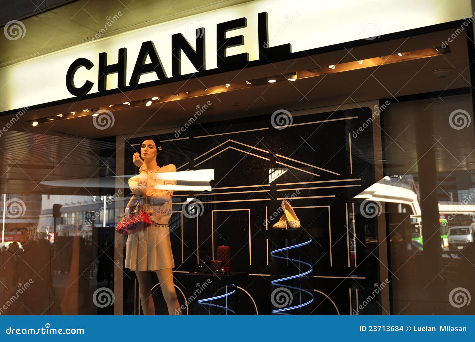Chanel image stock éditorial. Image du vêtement, vêtements - 23713684