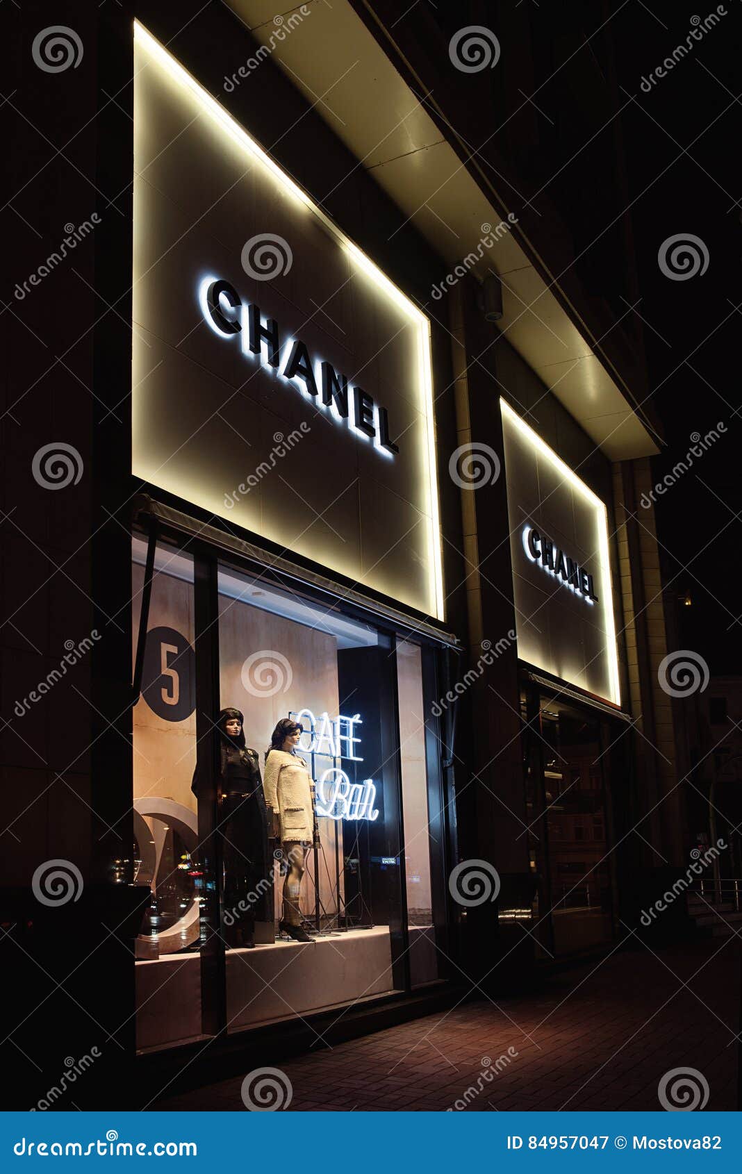 Chanel Boutique Store Entrance At Dubai International Airport Editorial ...