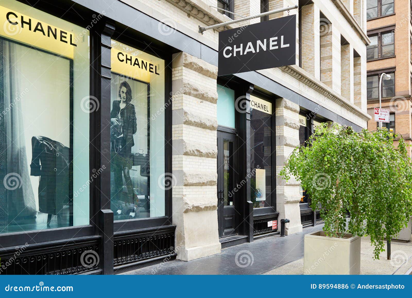 skuffe Korrespondance Smigre Chanel Luxury Shop in 139 Spring St, Soho, New York Editorial Photo - Image  of modern, brand: 89594886