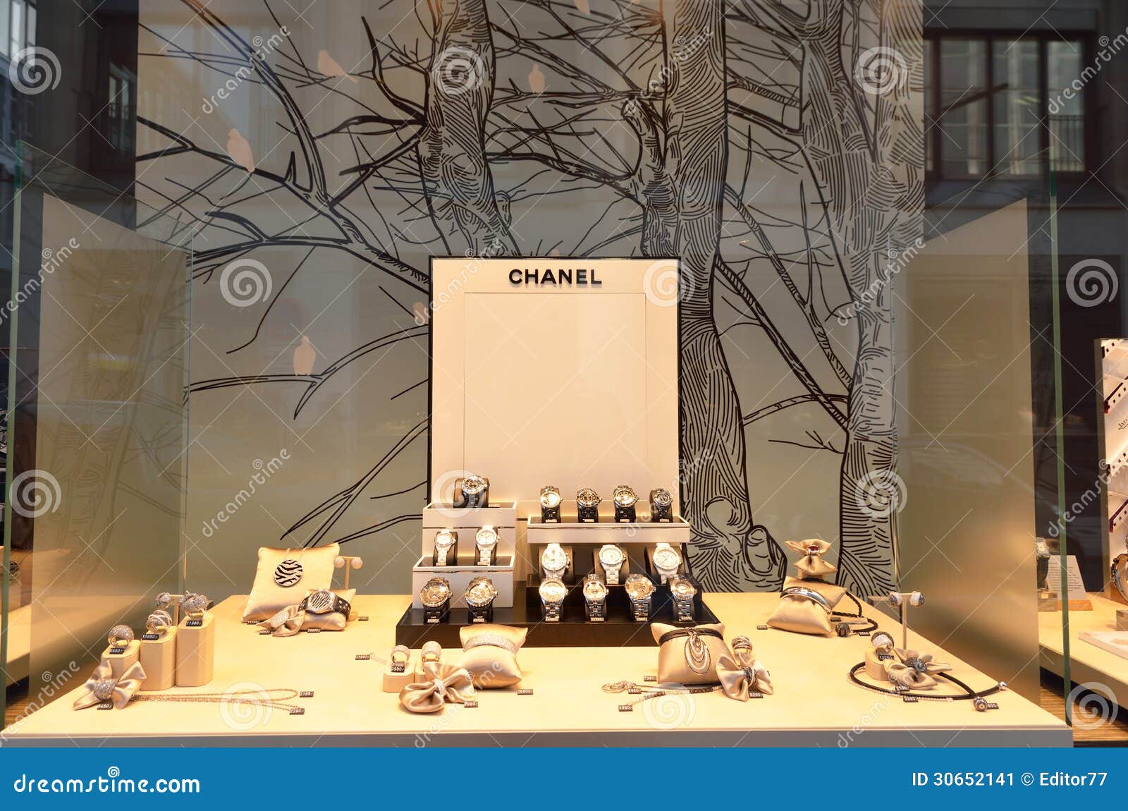 Chanel Lyxigt Smyckenlager Tyskland Redaktionell Bild stil, guld: 30652141