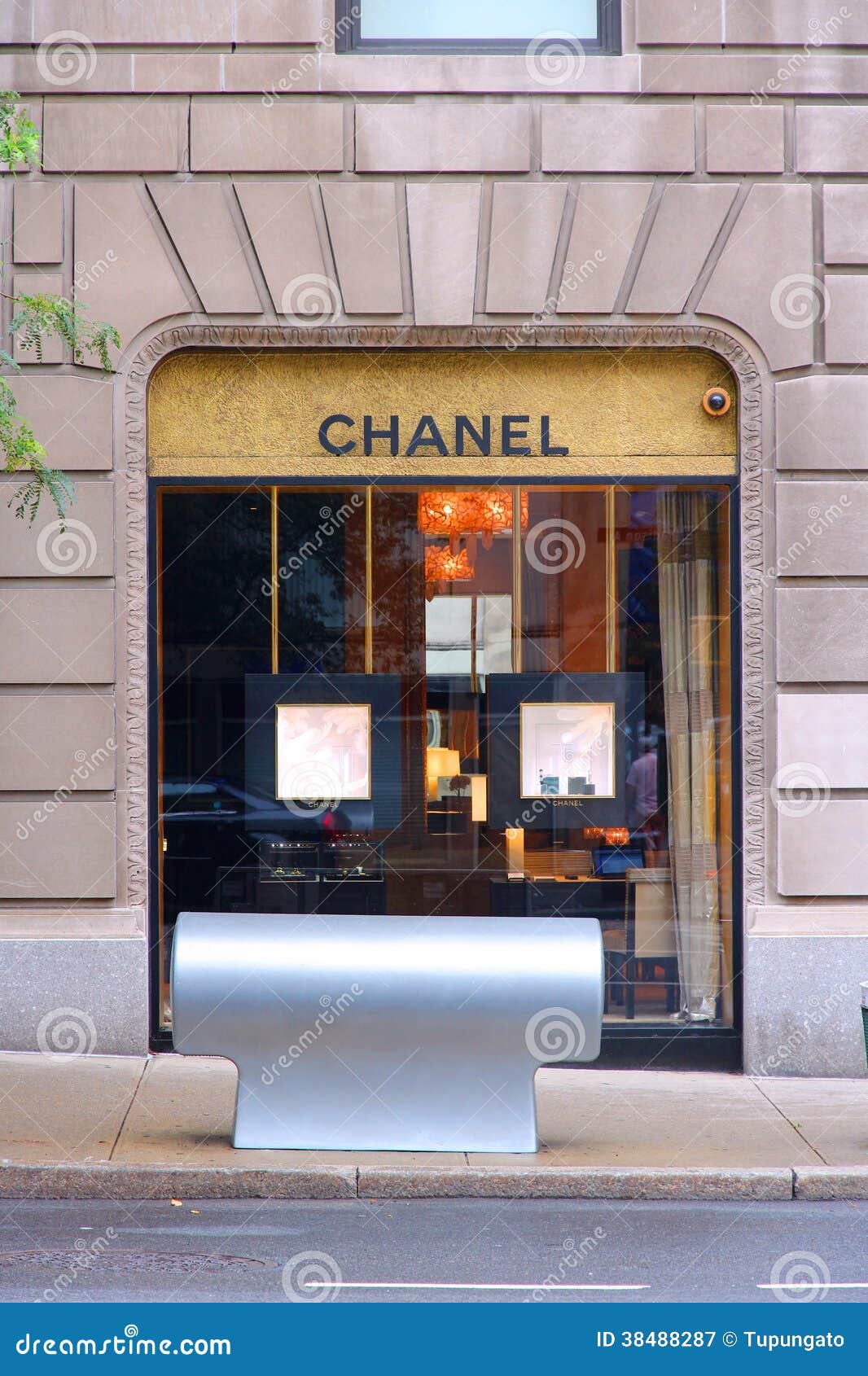Chanel editorial photography. Image of america, store - 38488287