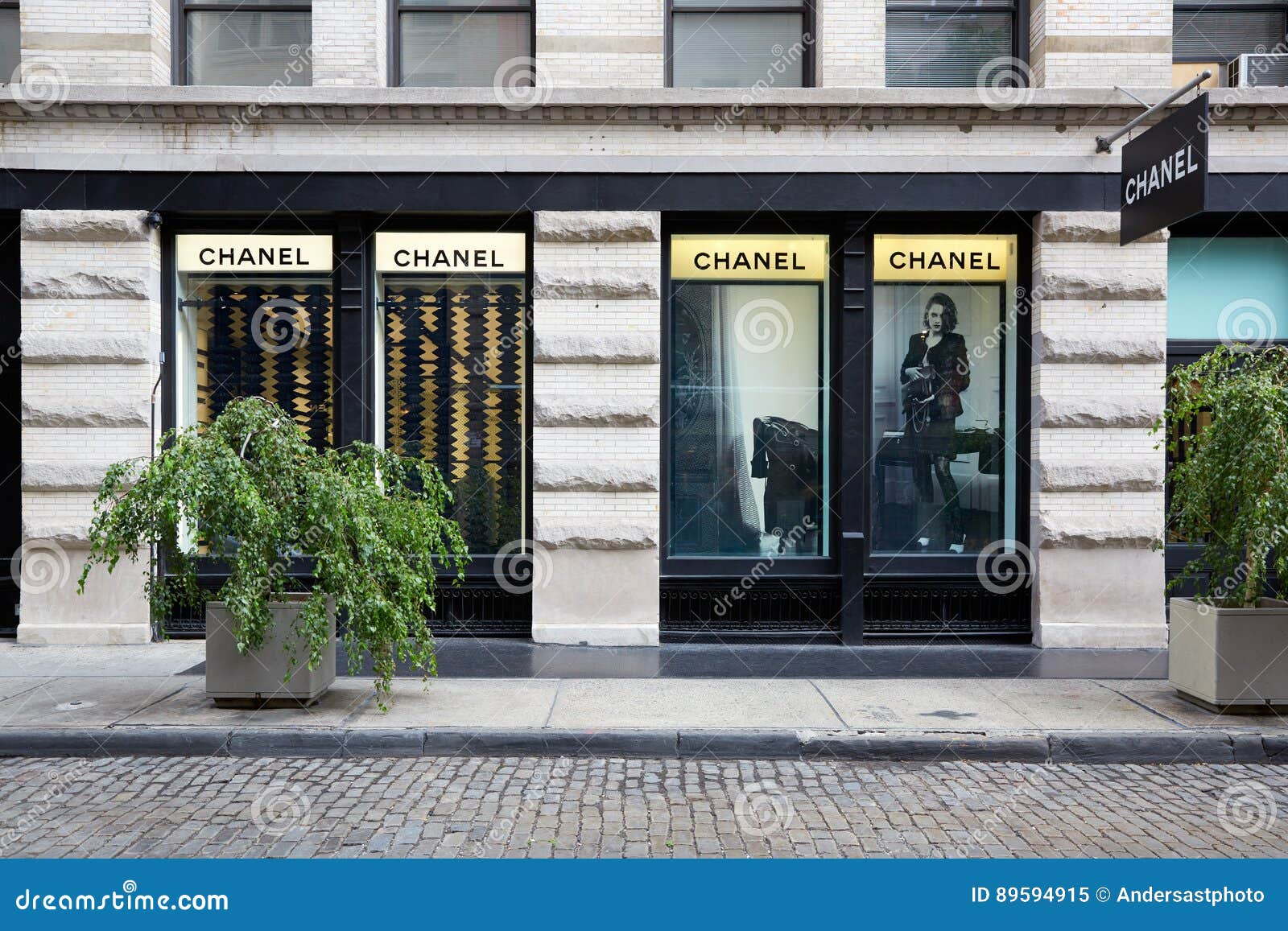 Chanel Shop Exterior View in 139 Spring St, New York Editorial Image - Image  of shop, sidewalk: 89594915