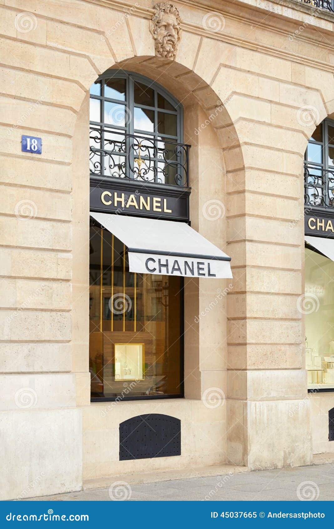 Chanel Fashion Luxury Store in Avenue Montaigne in Paris, France Editorial Stock  Image - Image of design, company: 144003294