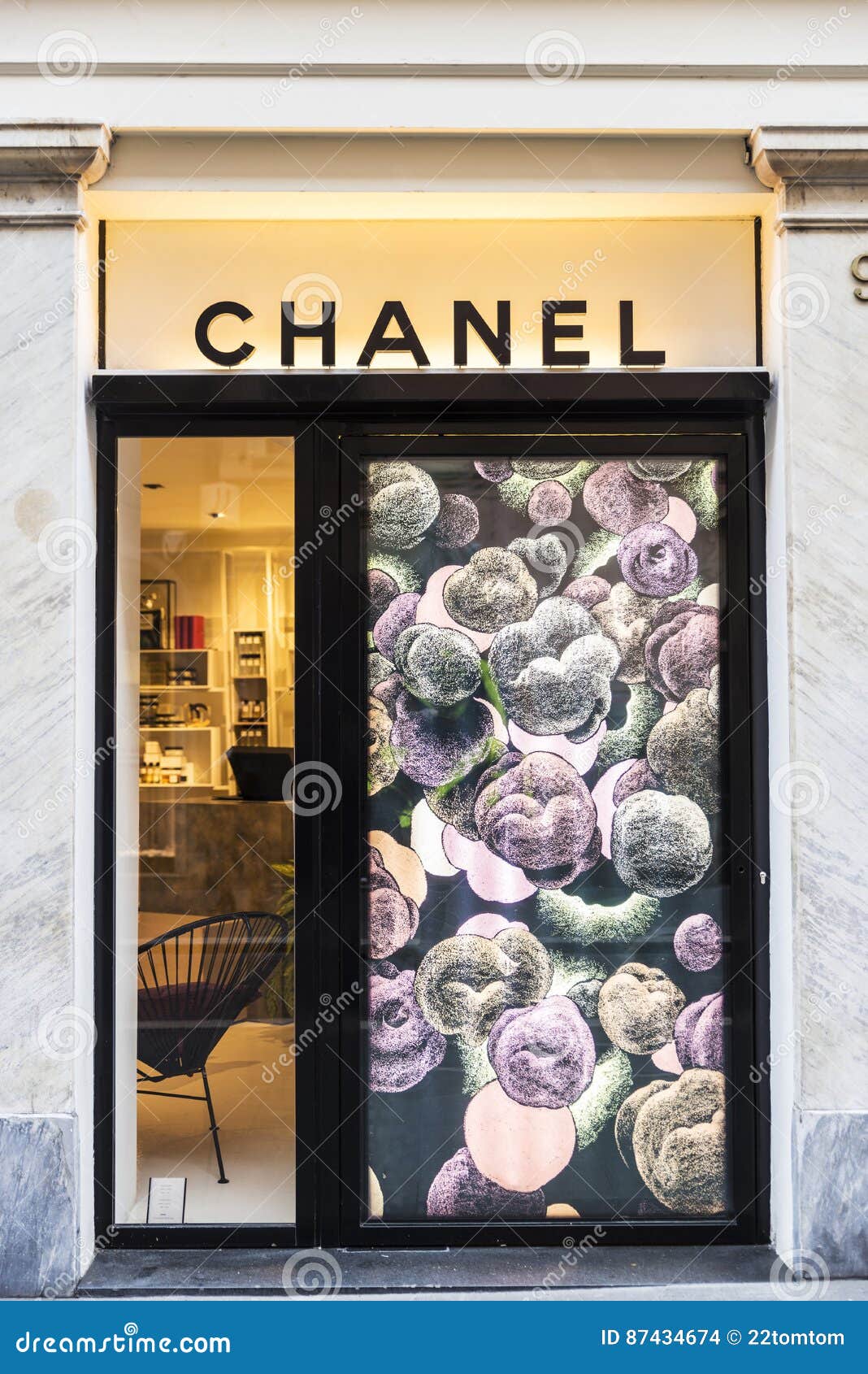 Chanel Clothing Store in Dublin, Ireland Editorial Photography - Image of  facade, design: 190546277