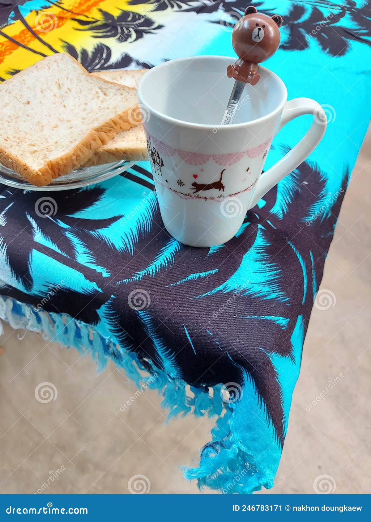 Change Table by Using Beautiful Colored Tablecloths, the Dining Table