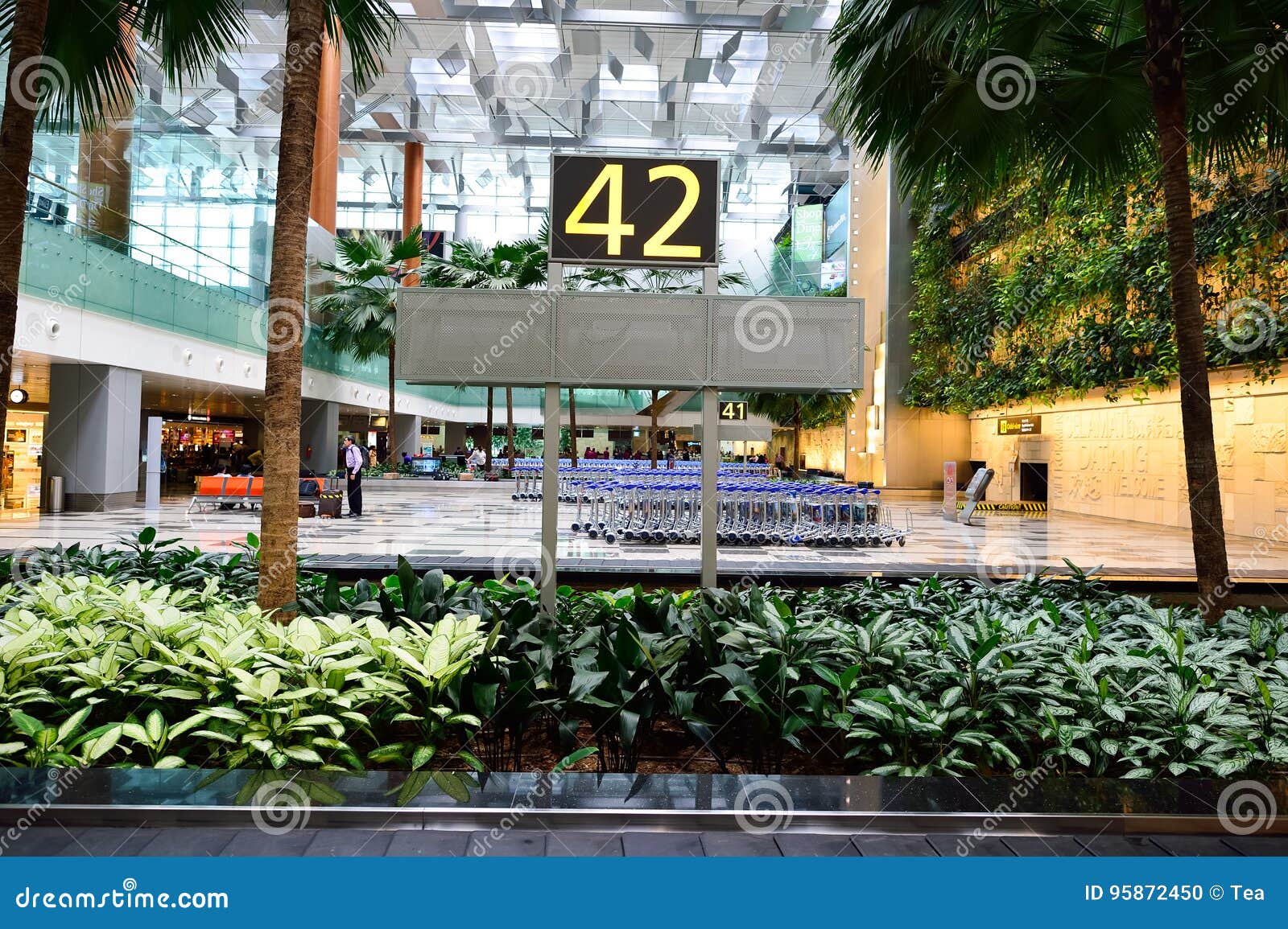Changi Airport editorial image. Image of belt luggage 95872450