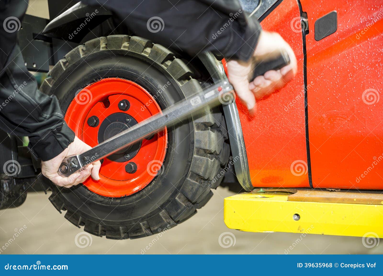 Chaning a forklift tyre stock photo. Image of nuts, mechanic 39635968