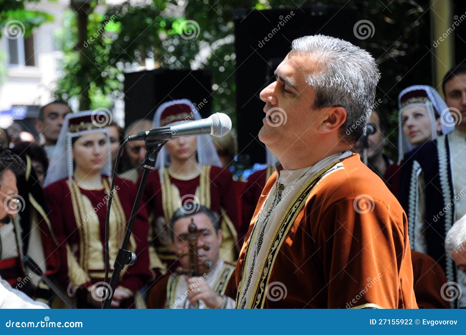 Пою с армянами