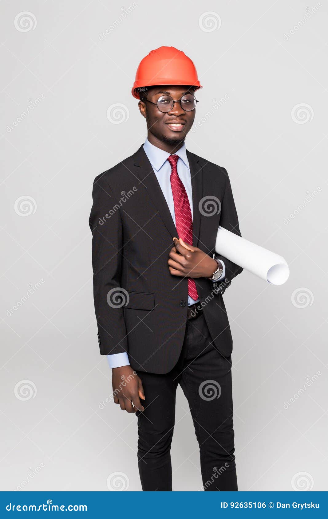 homme noir portant un casque de sécurité sur le chantier Photo Stock - Alamy