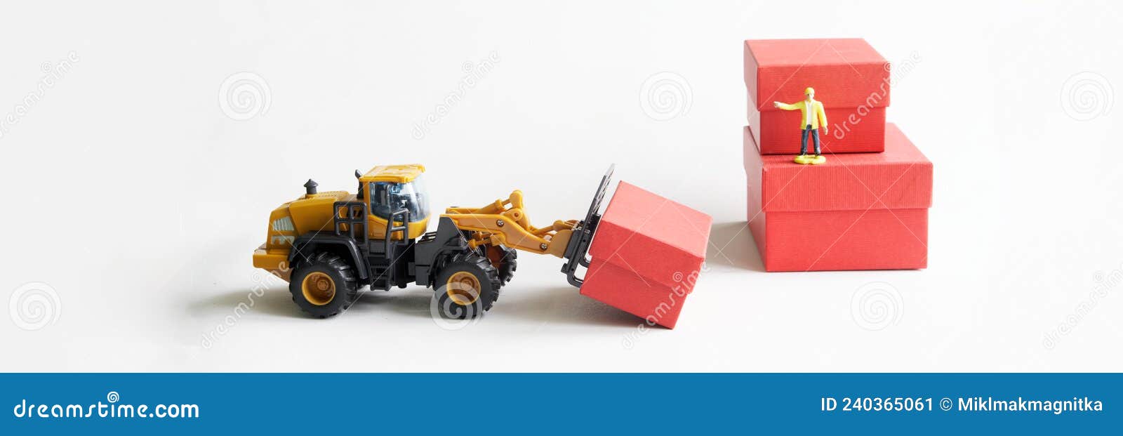 Chariot élévateur Industriel Jouets Déménage Boîtes Rouges. Fond Blanc. Le  Concept D'un Jeu éducatif Et La Préparation à La Vente. Image stock - Image  du chargeur, levage: 240365061