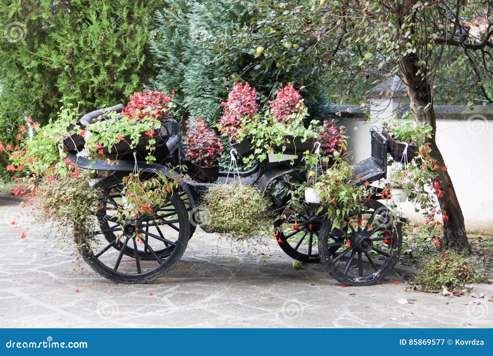 Carrosserie Décorative En Bois Fleurie Décoration De Rue, Wagon