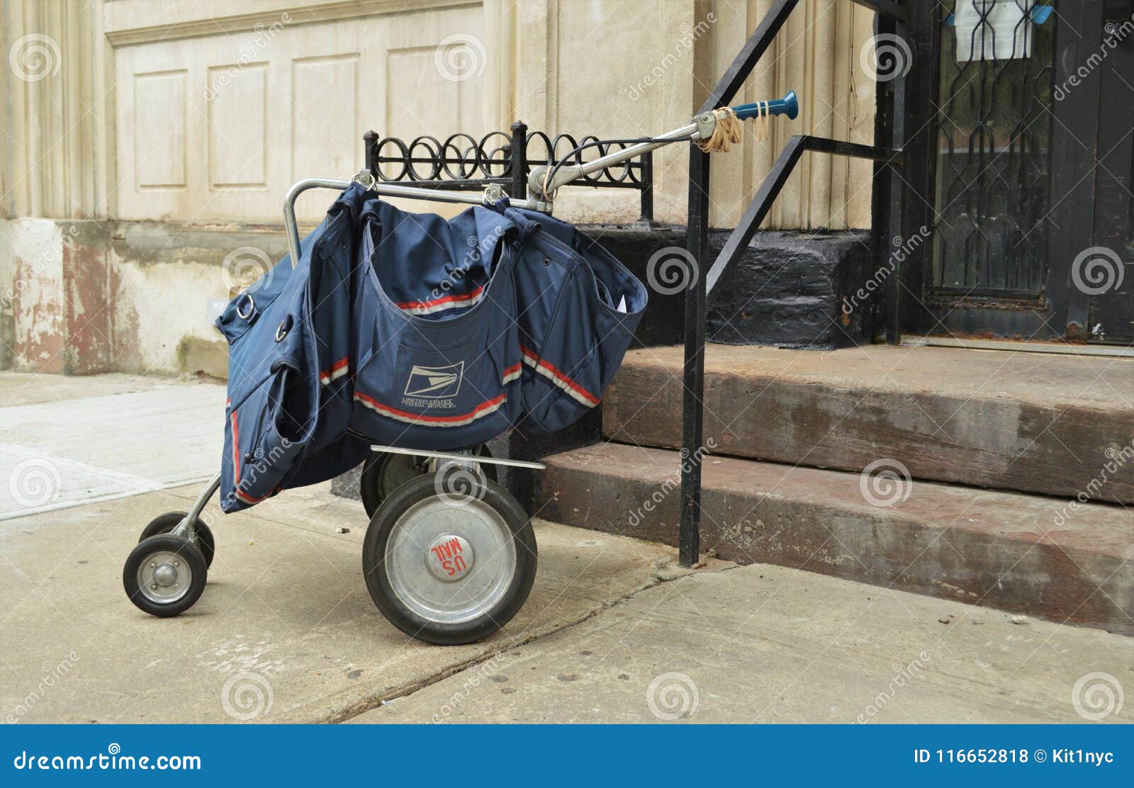Chariot De Courrier De Bureau De Poste Photo stock éditorial Image du