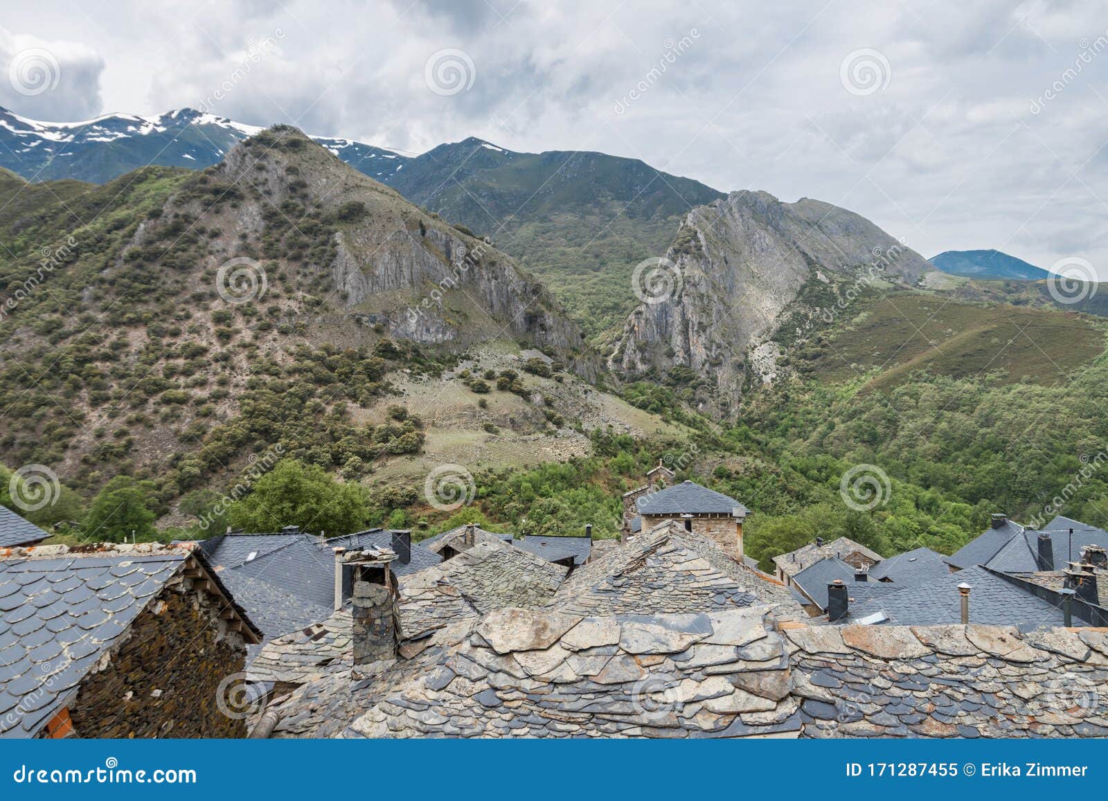 the charm of the roofs of peÃÂ±alba de santiago