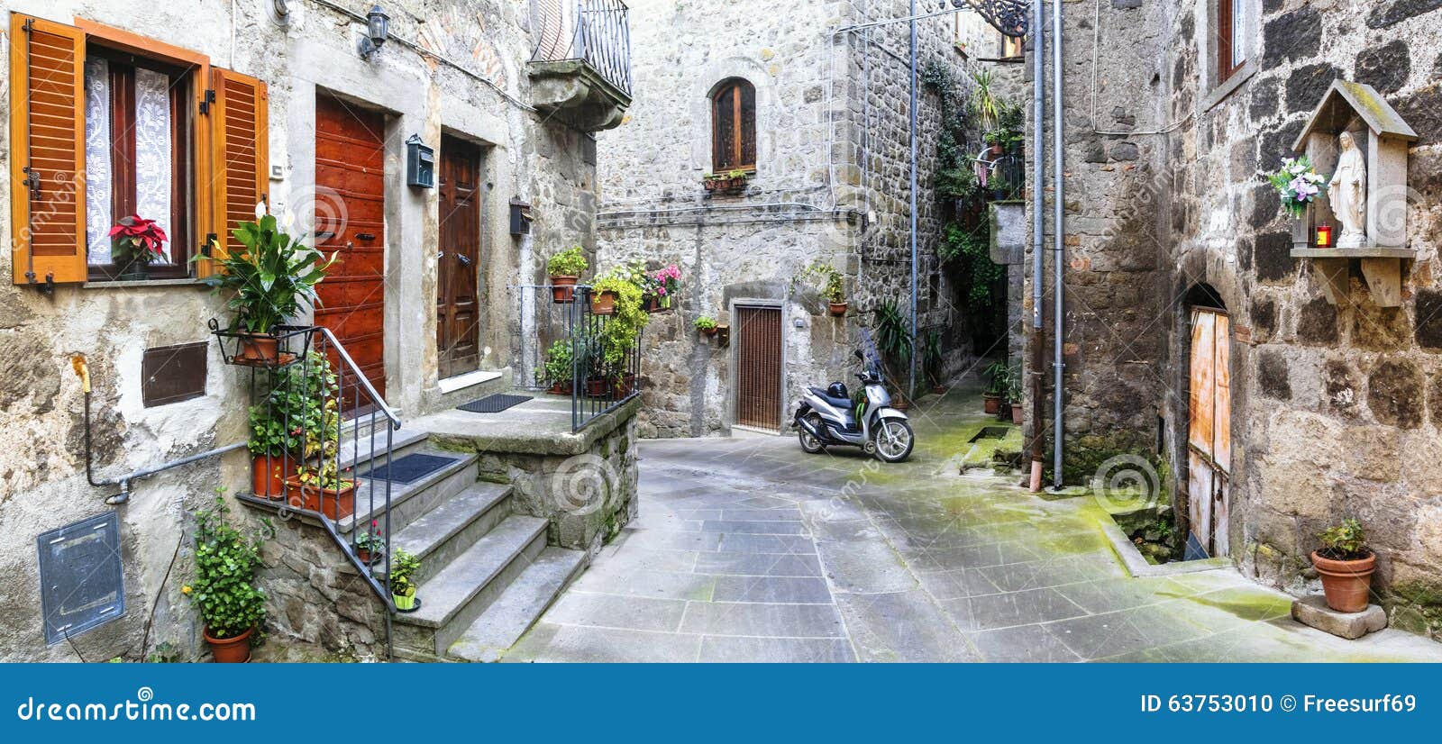 charming streets of old italian villages