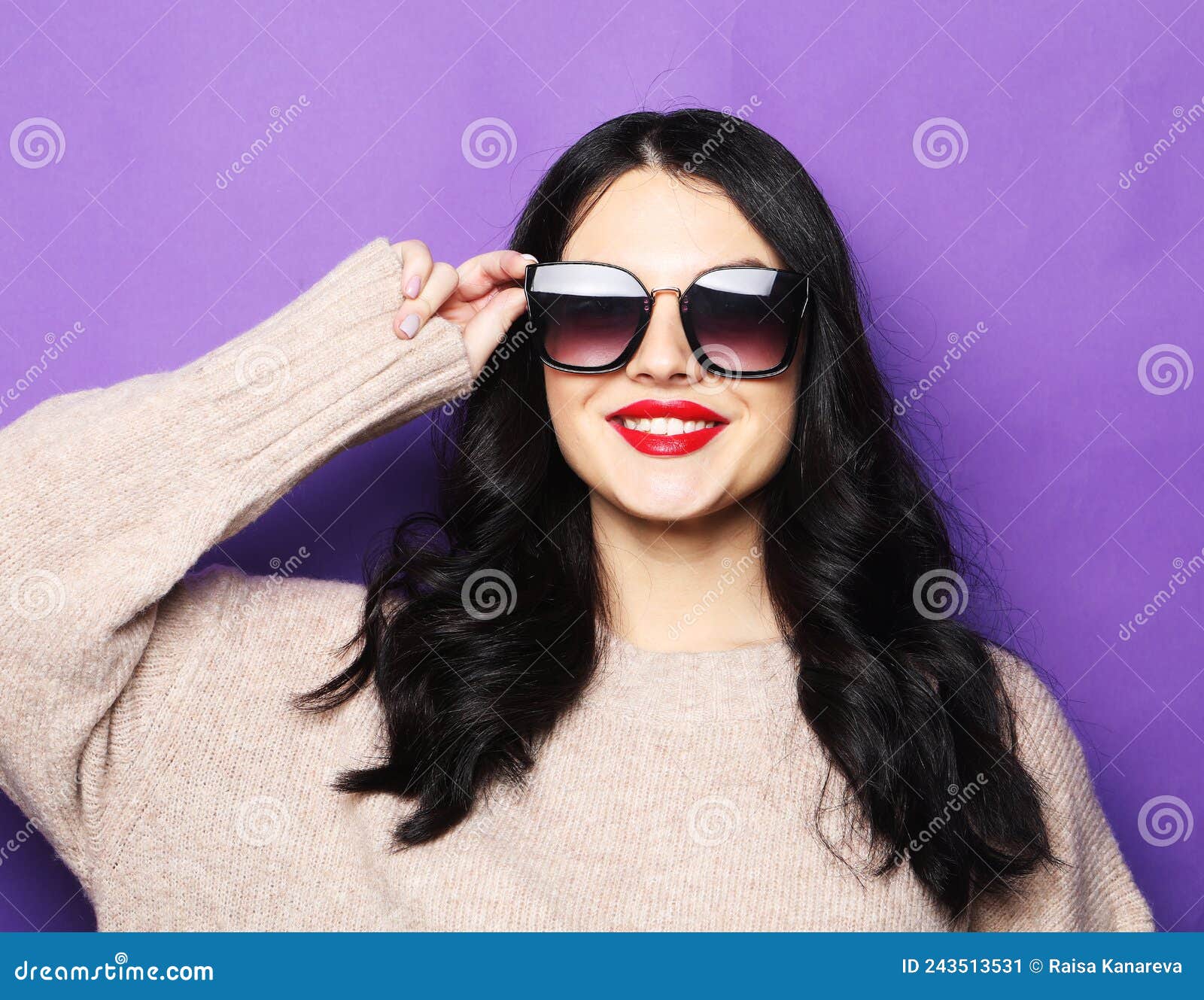 Charming Woman with Long Curly Hairstyle Wearing Trendy Sunglasses ...