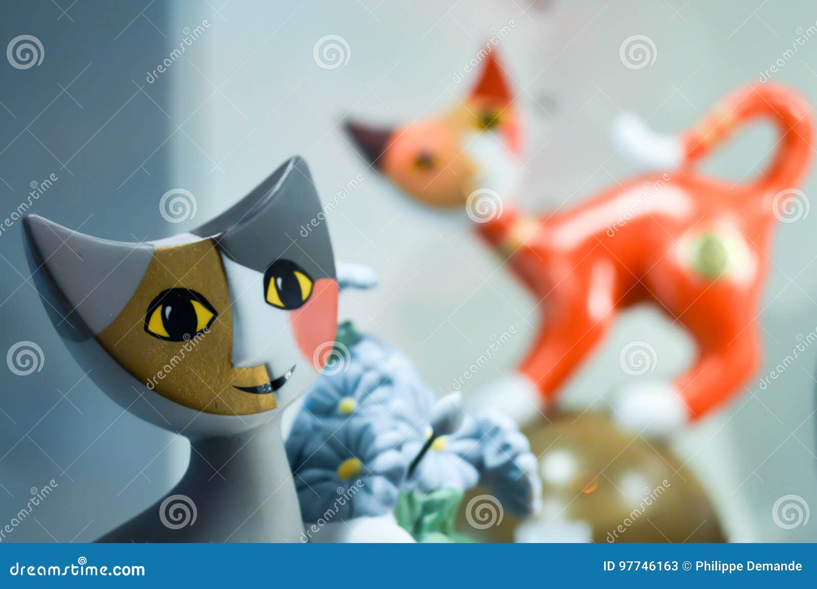 Chat En Poterie Avec Le Visage Peint Image Stock Image Du Visage Avec