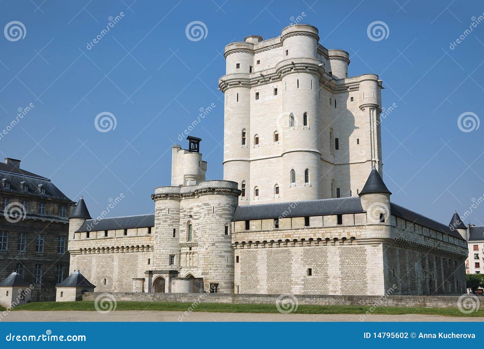 13 605 Chateau Fort Photos Free Royalty Free Stock Photos From Dreamstime