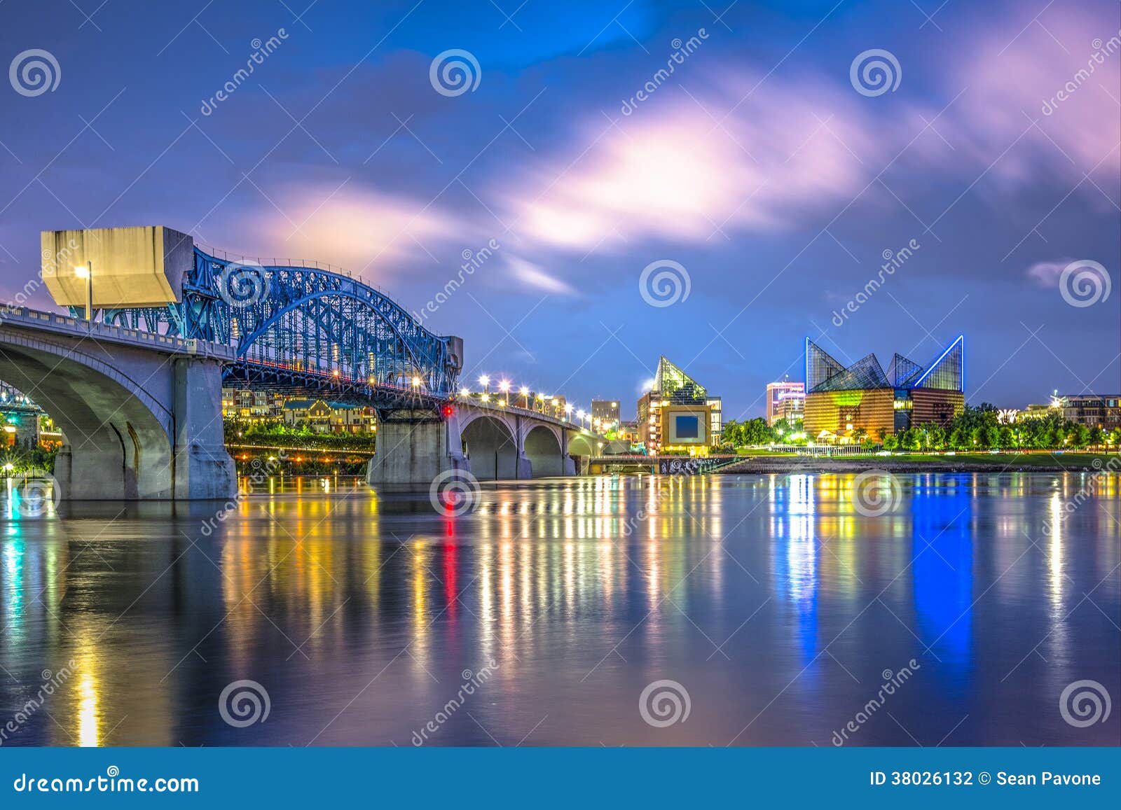 Chattanooga Tennessee stock photo. Image of reflection 38026132
