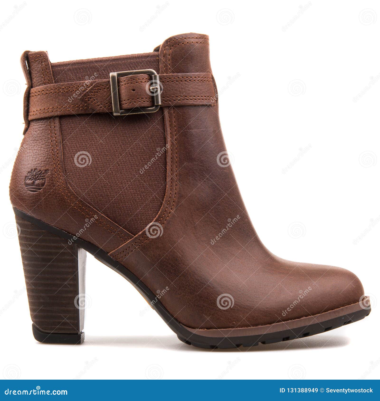 Chaussures Brunes Foncées De Talon Haut De Timberland Stratham D'isolement Sur Le Fond Blanc Image stock éditorial - Image du fitness, unique: 131388949