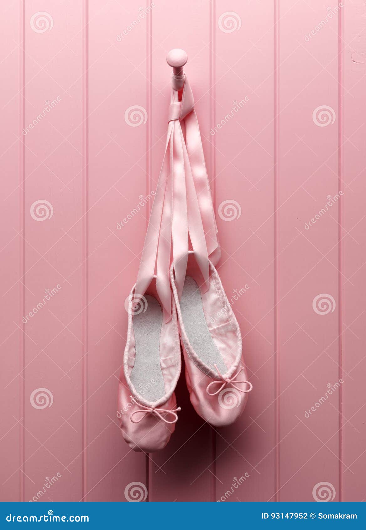 Chaussures de ballet roses photo stock. Image du ballerine 93147952