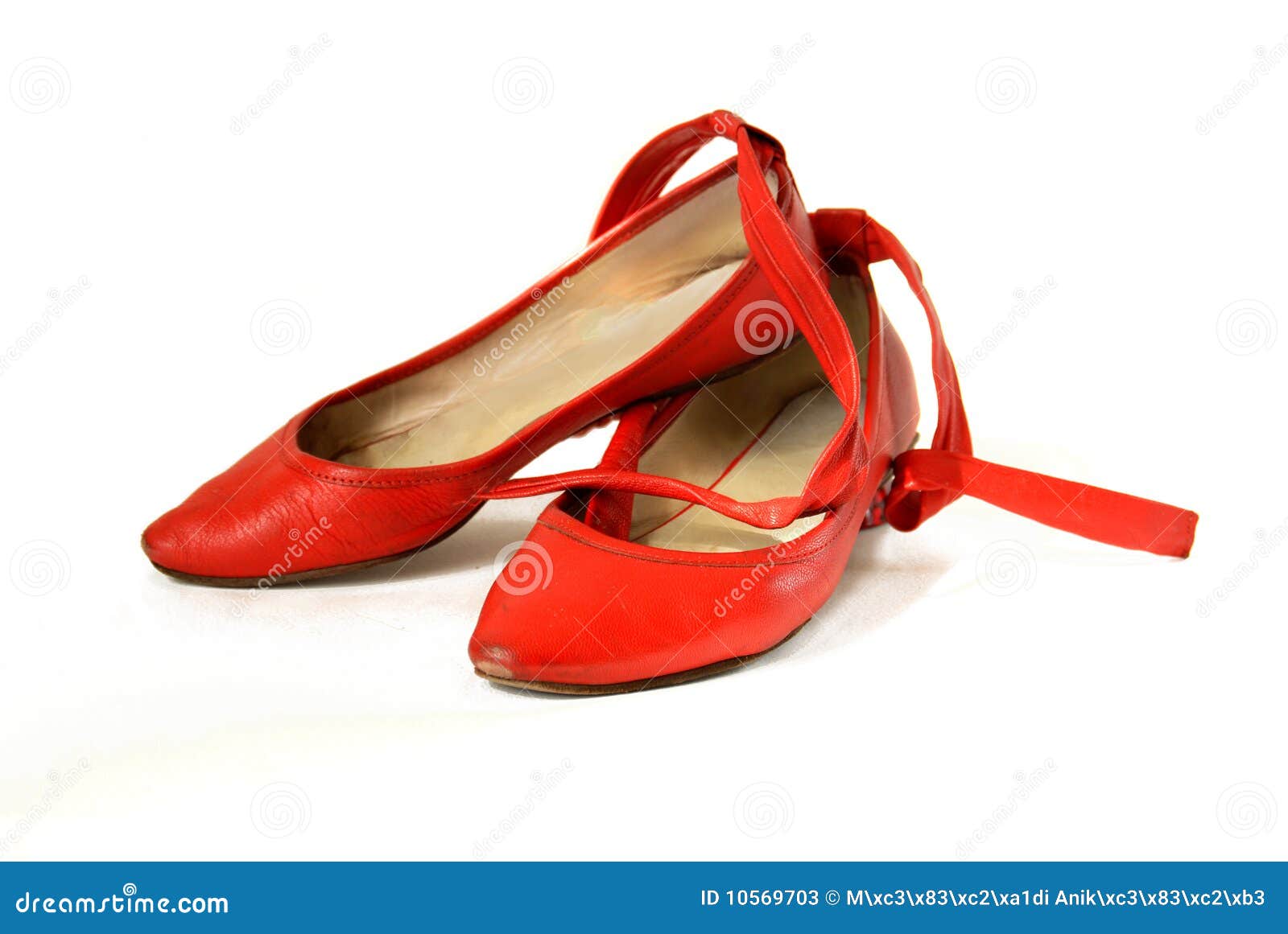 Chaussures rouges image stock. Image du objet, accessoires 10569703