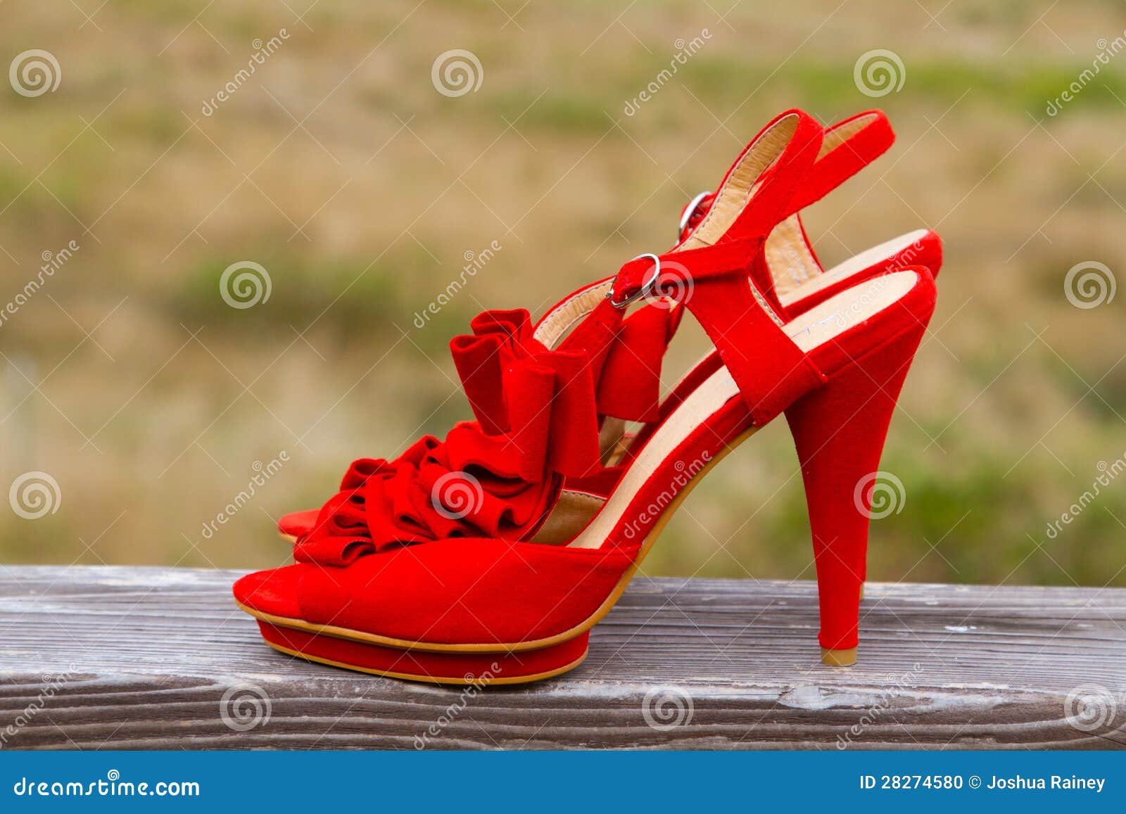 Chaussures Rouges De Mariage Photo stock Image du chaussure, talon 28274580