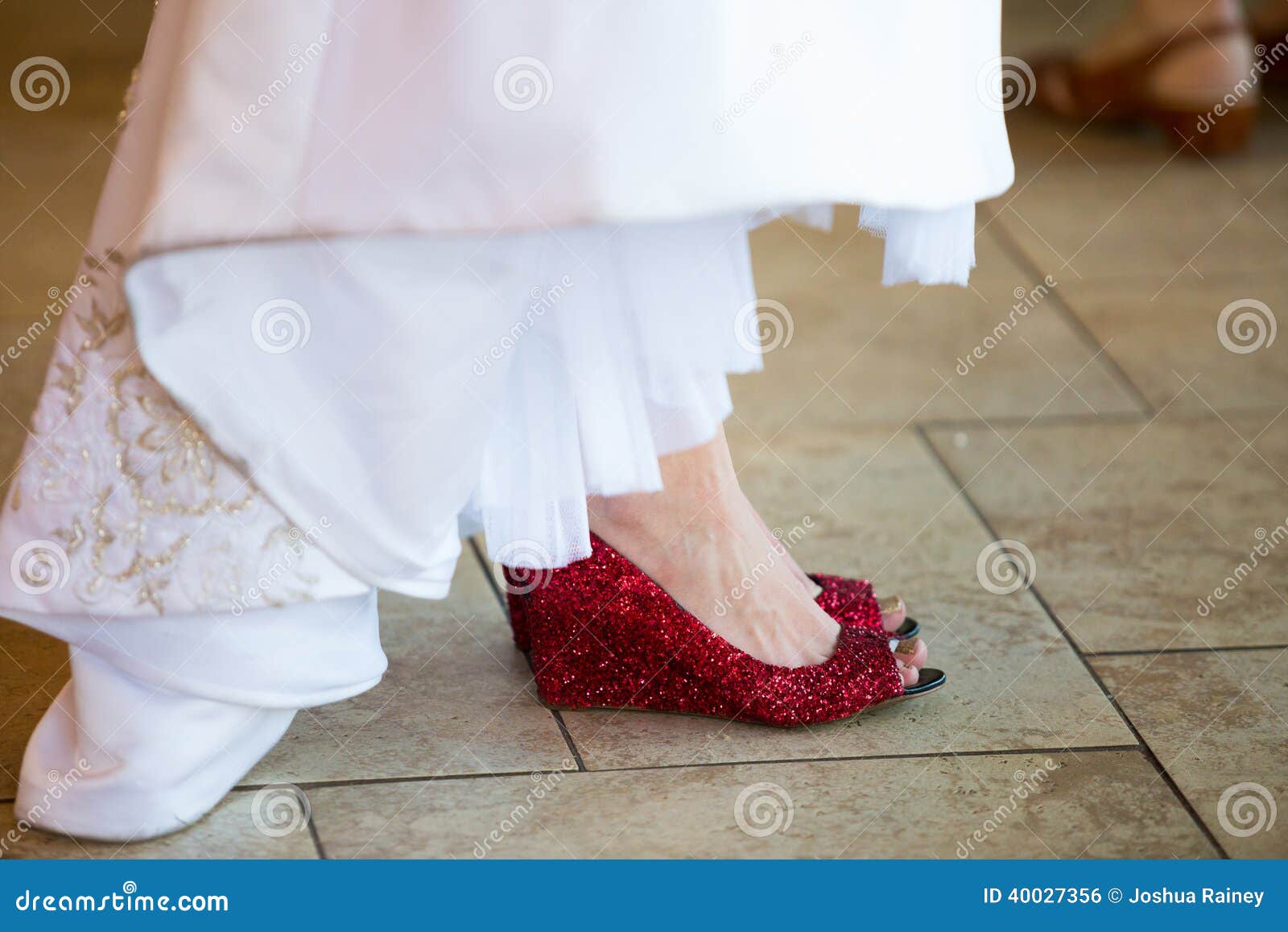 mariée chaussures rouges