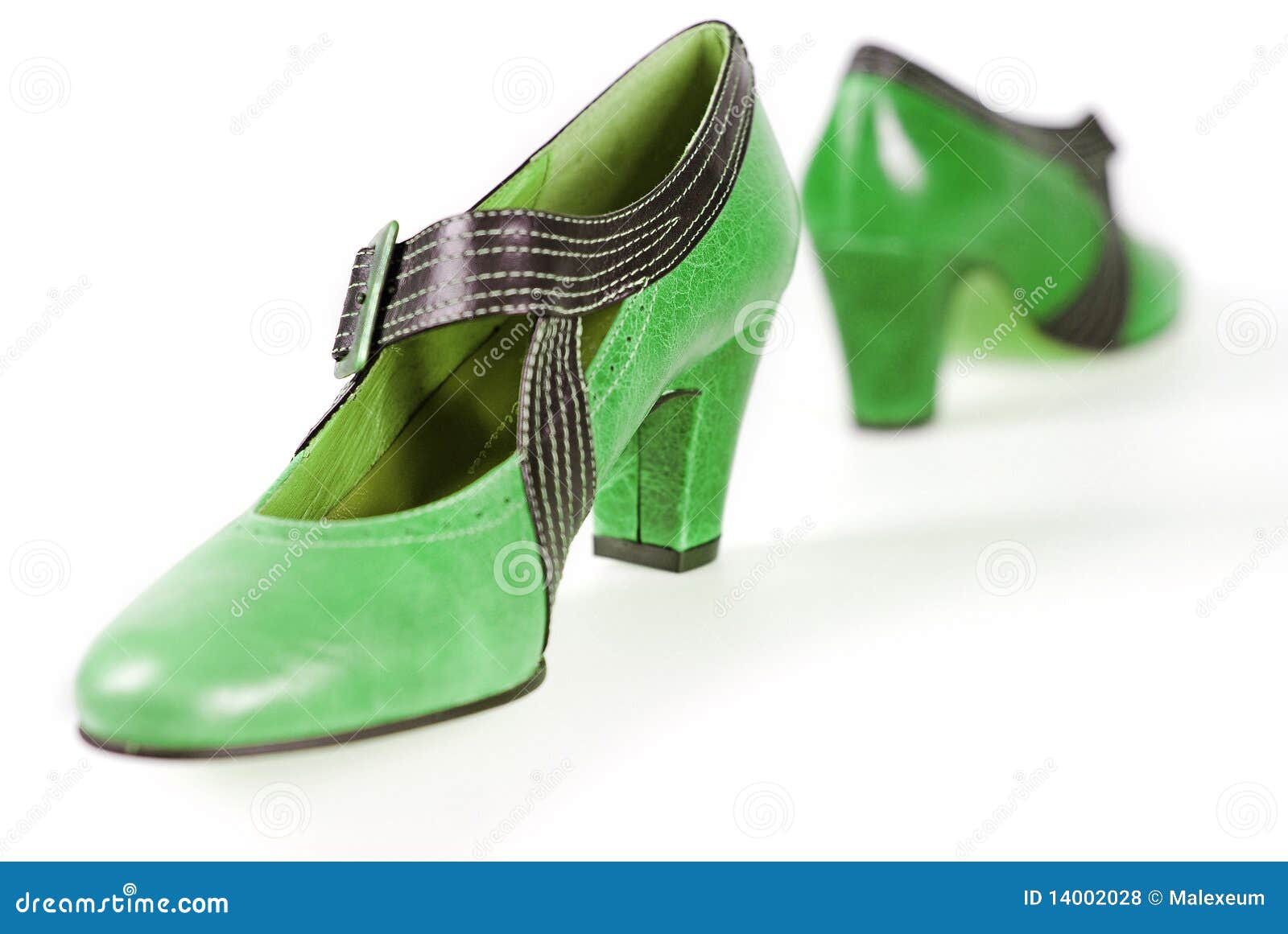 Chaussures vertes photo stock. Image du patte, lifestyle 14002028