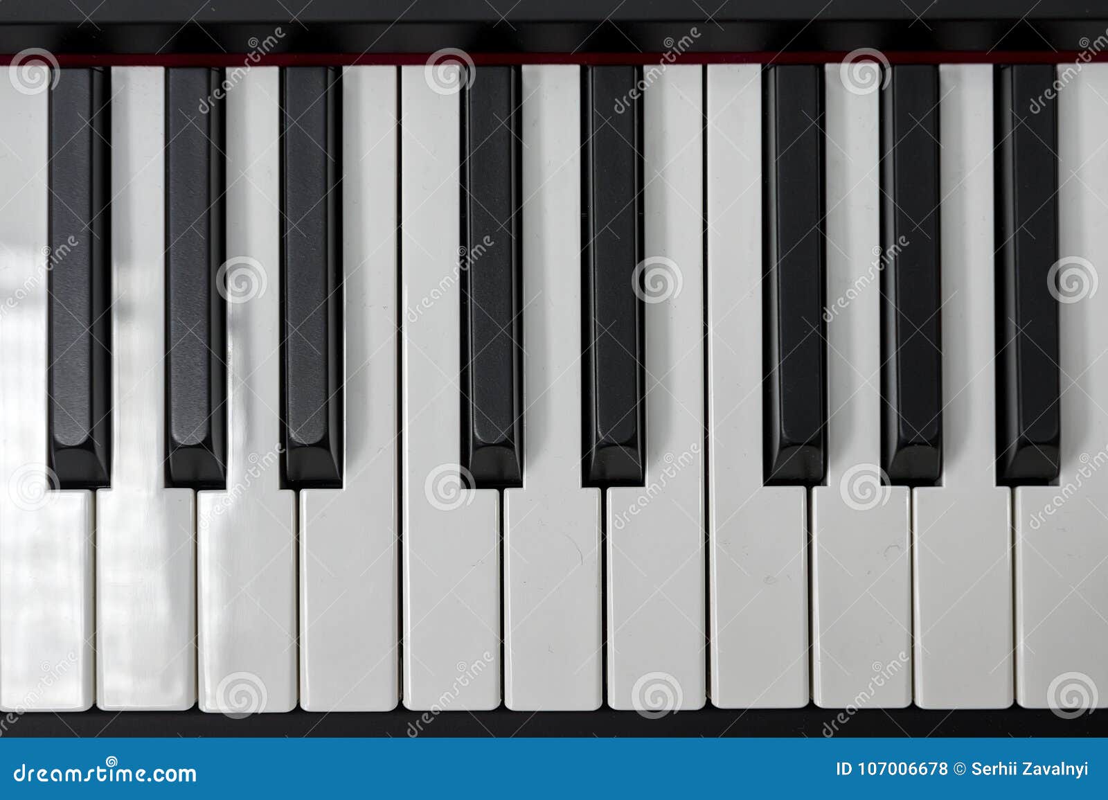 Chaves De Xadrez E Piano Tão Perto Foto de Stock - Imagem de potência,  inteligência: 219983936