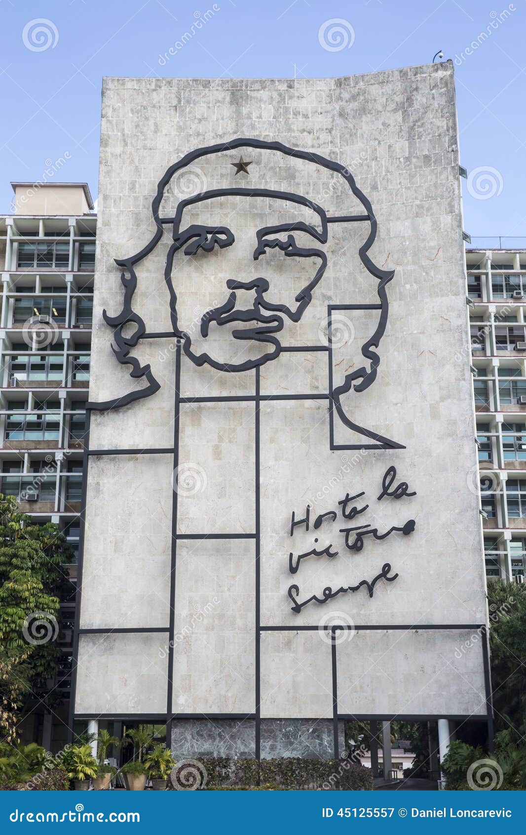 che guevara monument at plaza de la revolucion