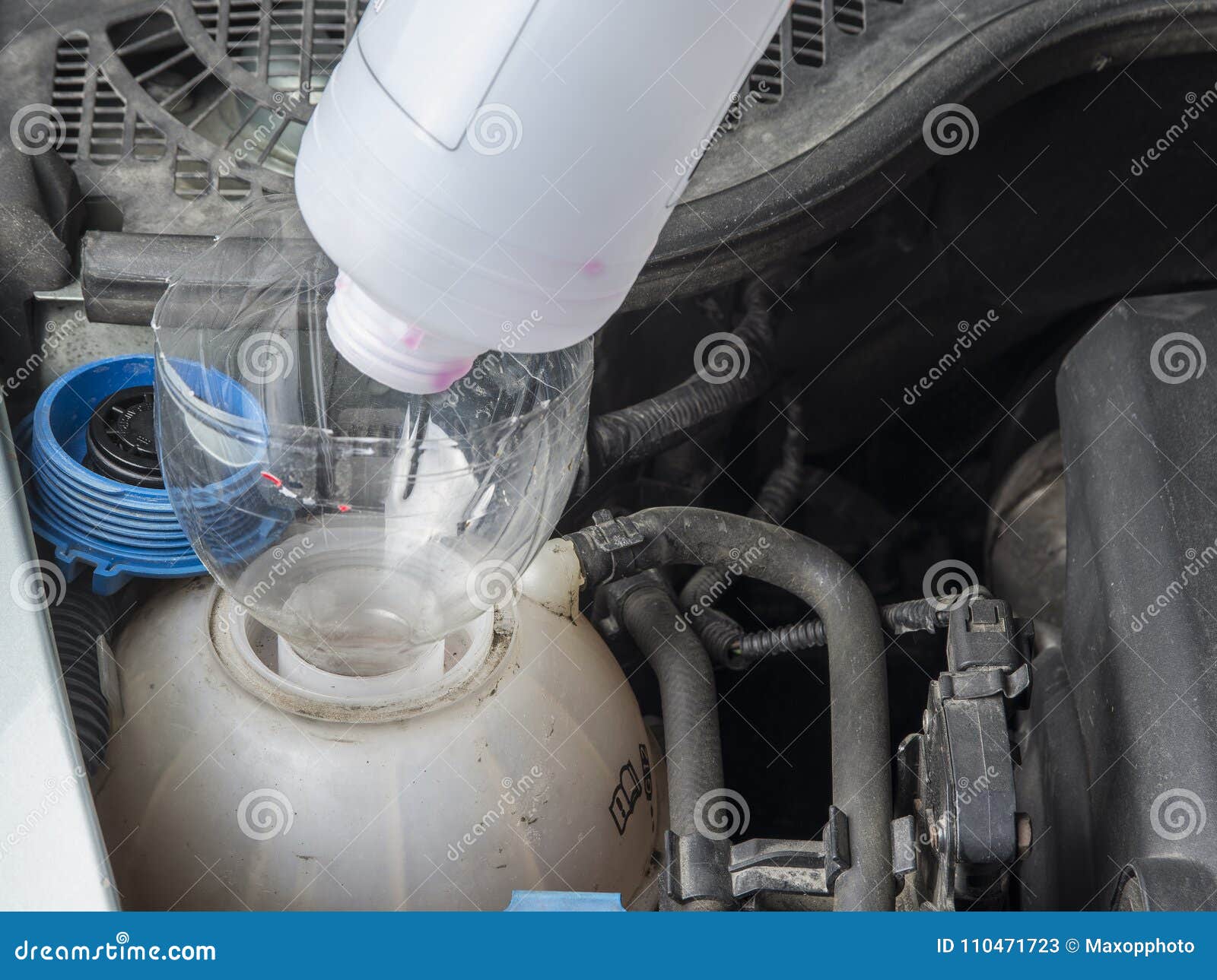 checking antifreeze in car checking antifreeze in car