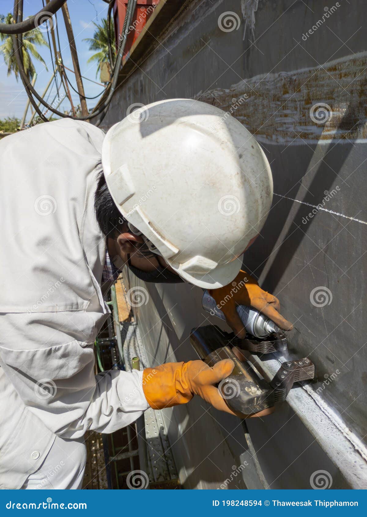 checking defect in welded with process magnetic particle testingmt of non-destructive testingndt