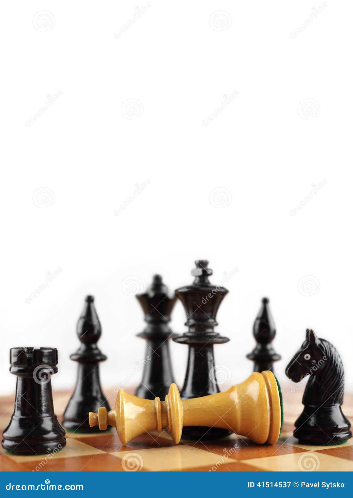 Checkmate O Rei Branco Conceito Da Xadrez Com Fundo Branco Para O