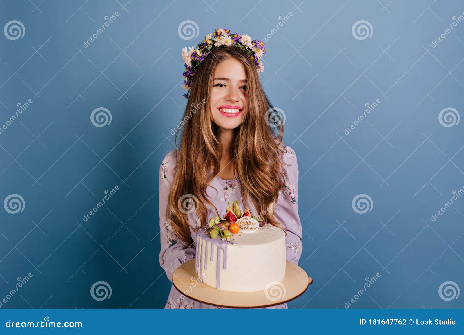 Free Photo | Funny white girl posing with tasty birthday cake. indoor shot  of excited female model holding chocolate pie with berries.