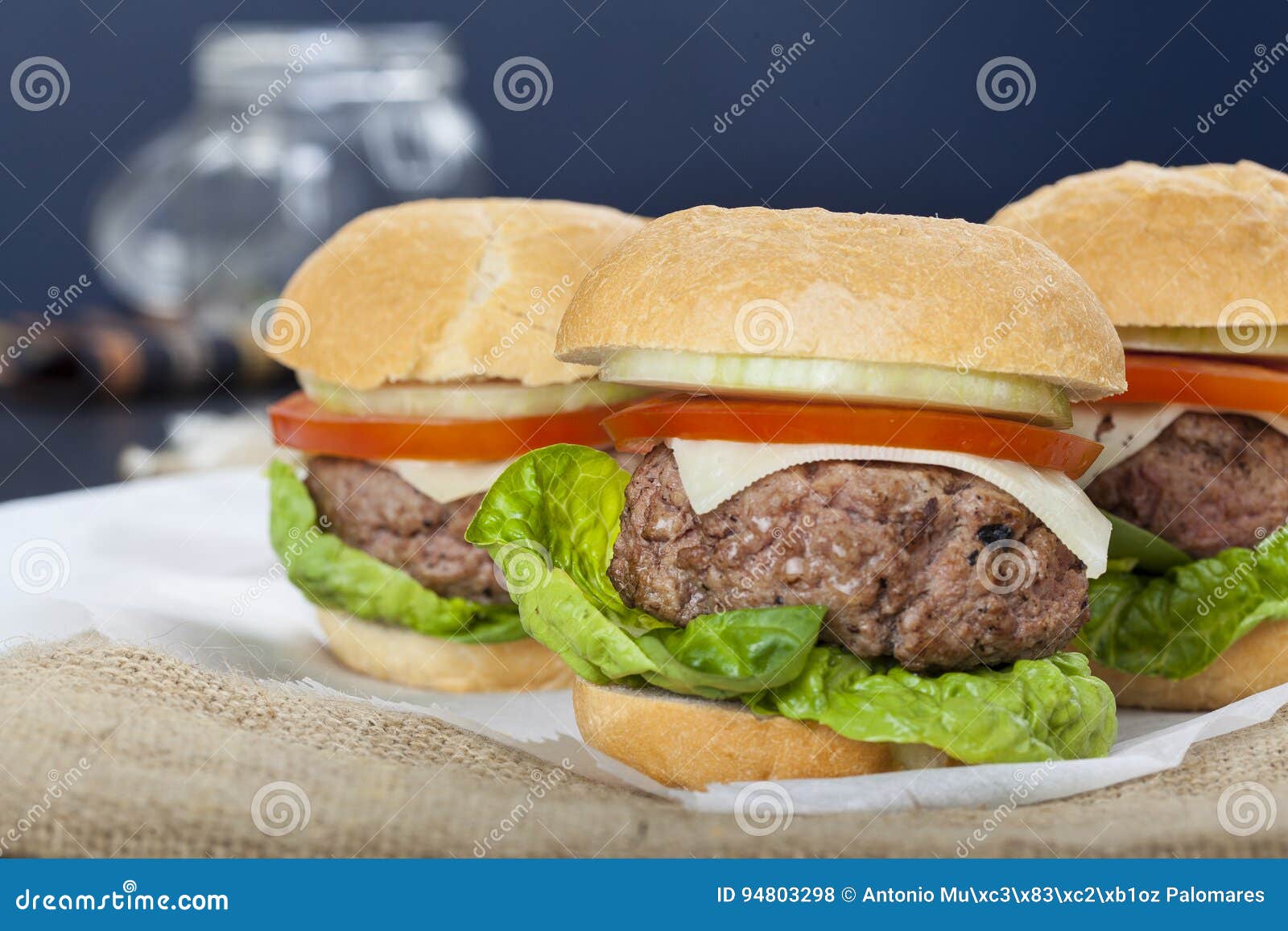 Cheeseburger Americano Classico Dell Hamburger Casalingo Gigante Sul Sacco Fotografia Stock Immagine Di Panino Cotto