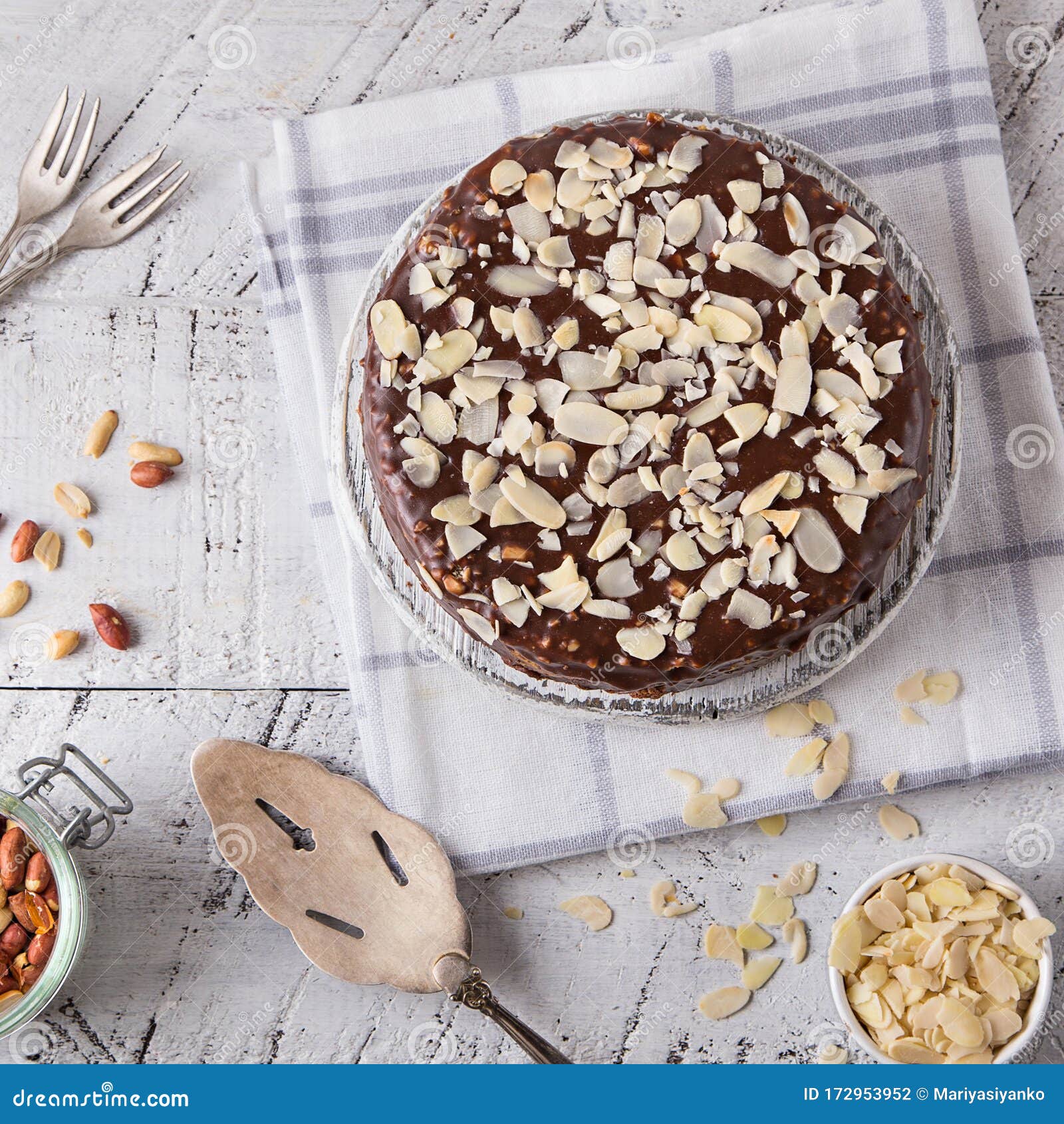 Cheesecake with Nuts and Caramel. Cheesecake Snickers. Caramel Cake