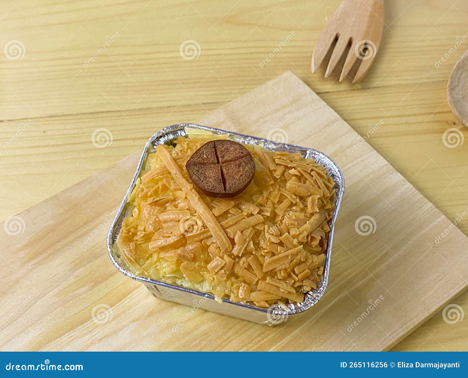 Cheesy potato bake stock photo. Image of cheddar, dishware - 265116256