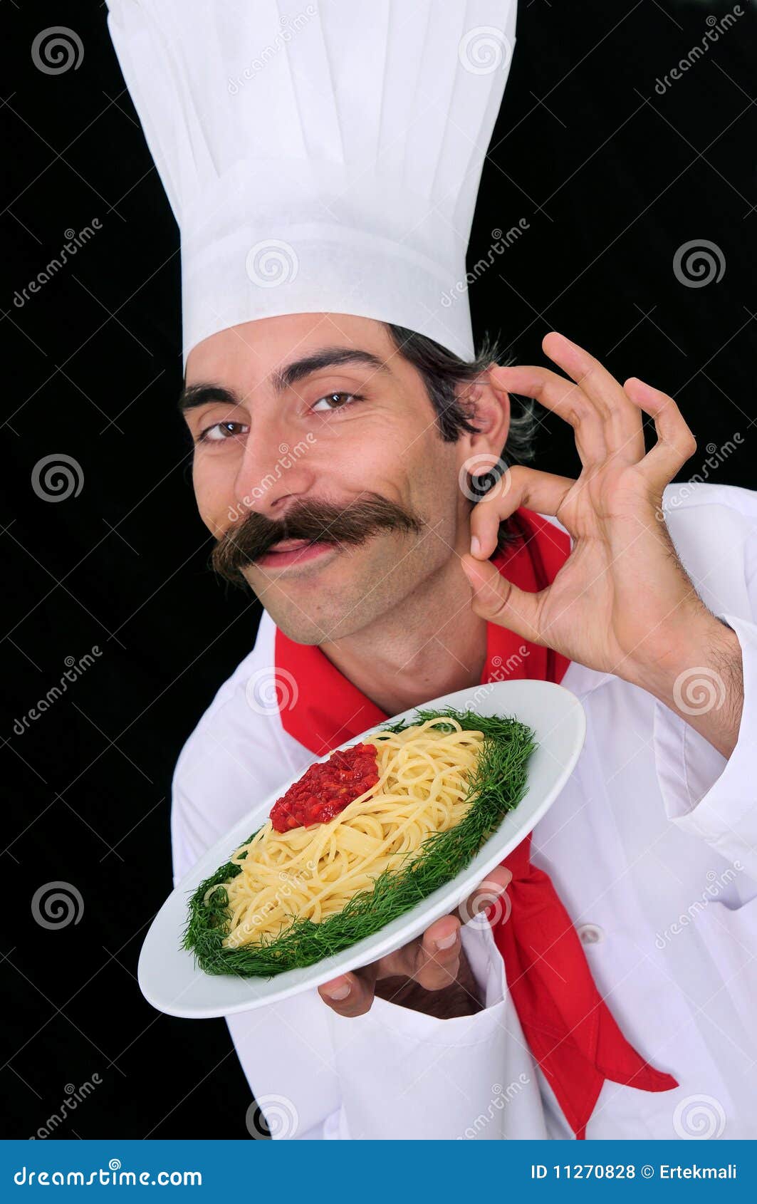 chef-showing-pasta-11270828.jpg