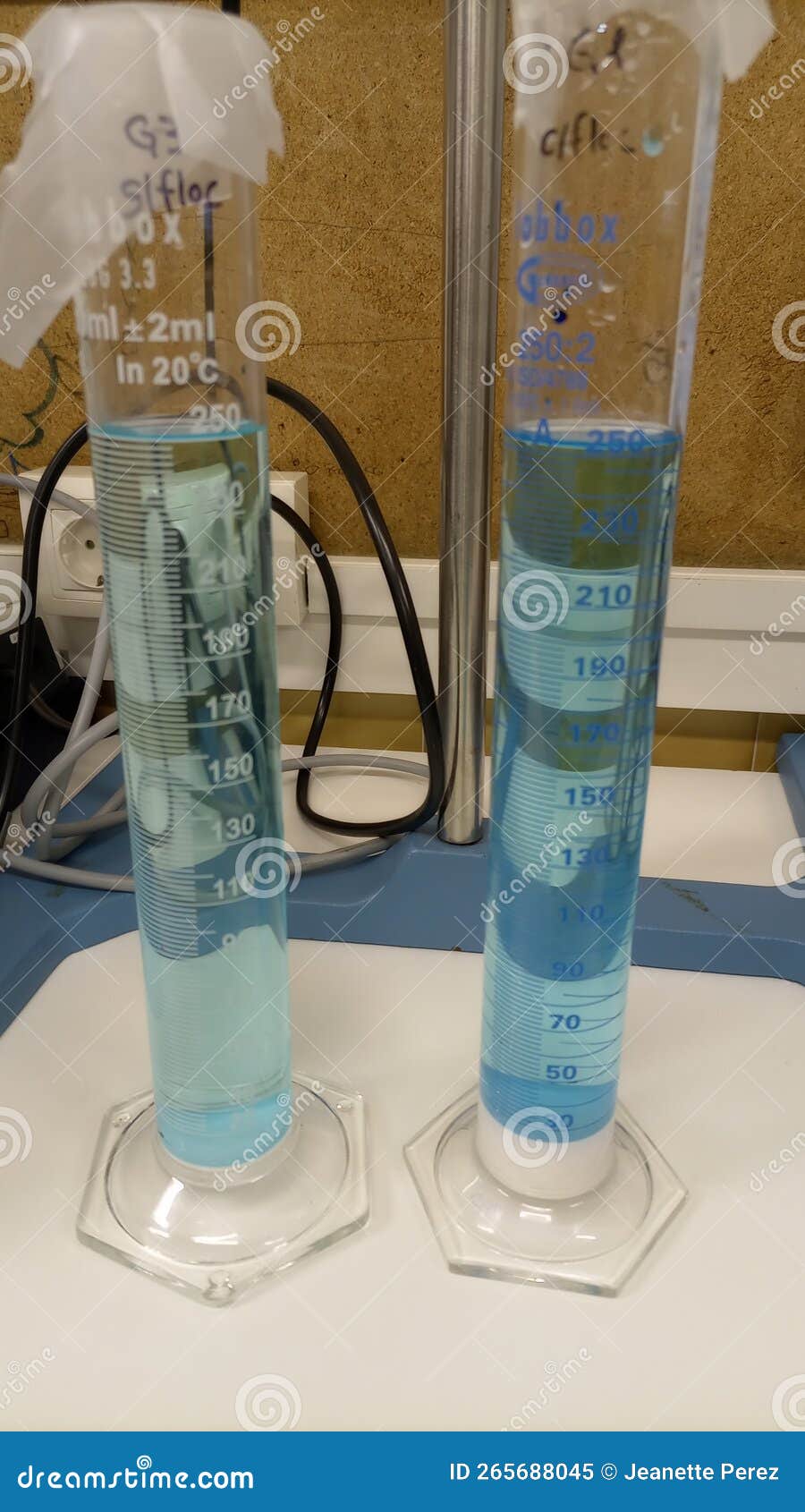Chemical Laboratory Instruments Graduated Cylinders with Sample Stock