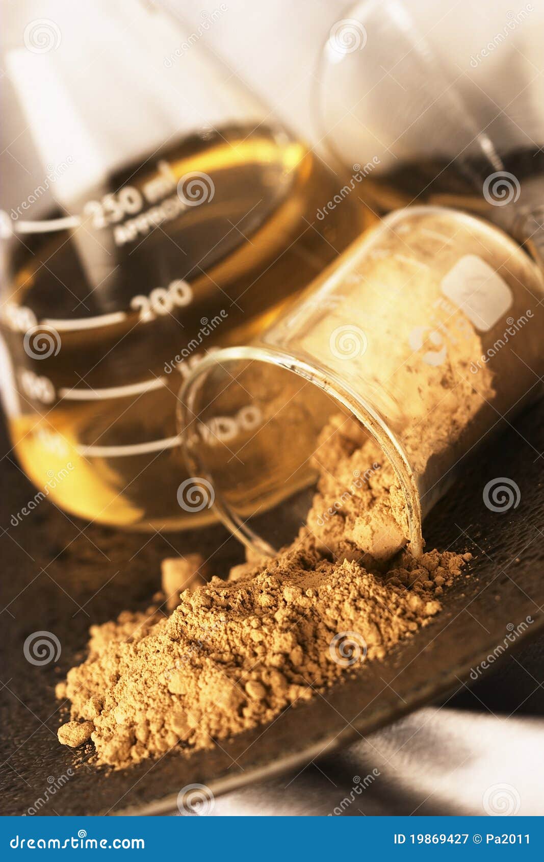 Chemisch stock afbeelding. Image of vloeistof, medewerker 19869427