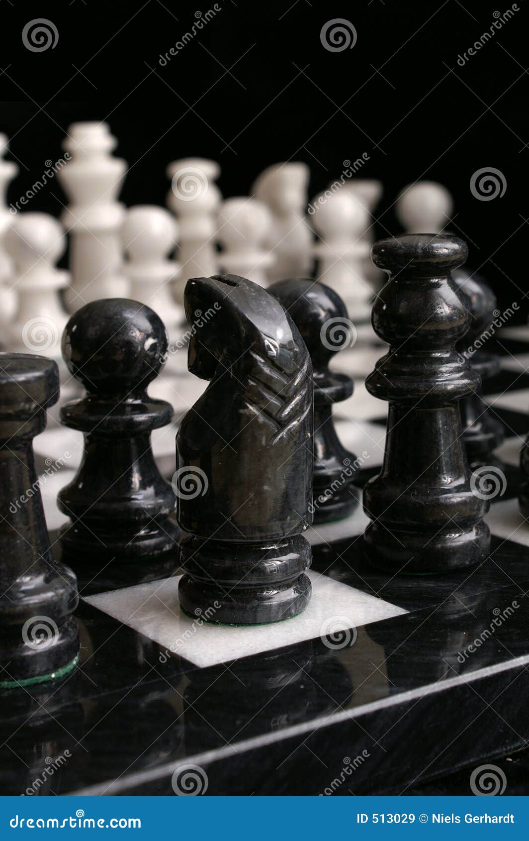 Chess opening hi-res stock photography and images - Alamy