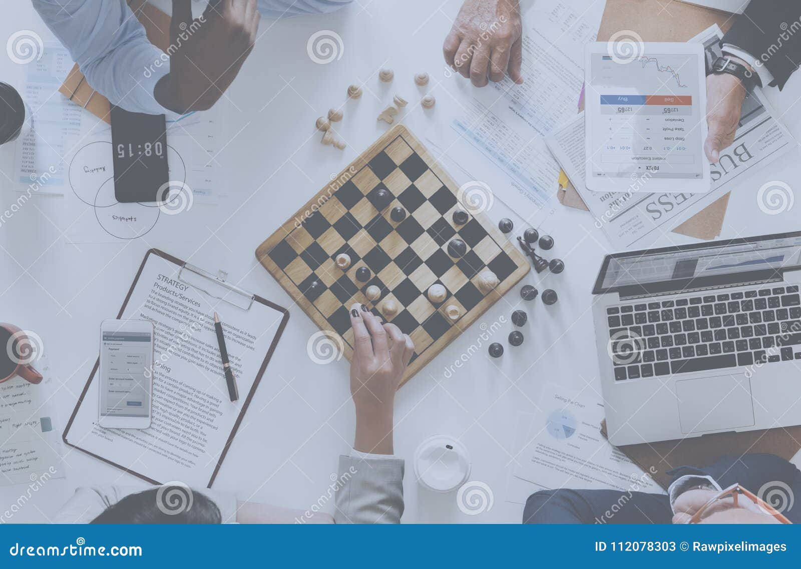 1,800+ Play Chess Against Computer Stock Photos, Pictures & Royalty-Free  Images - iStock