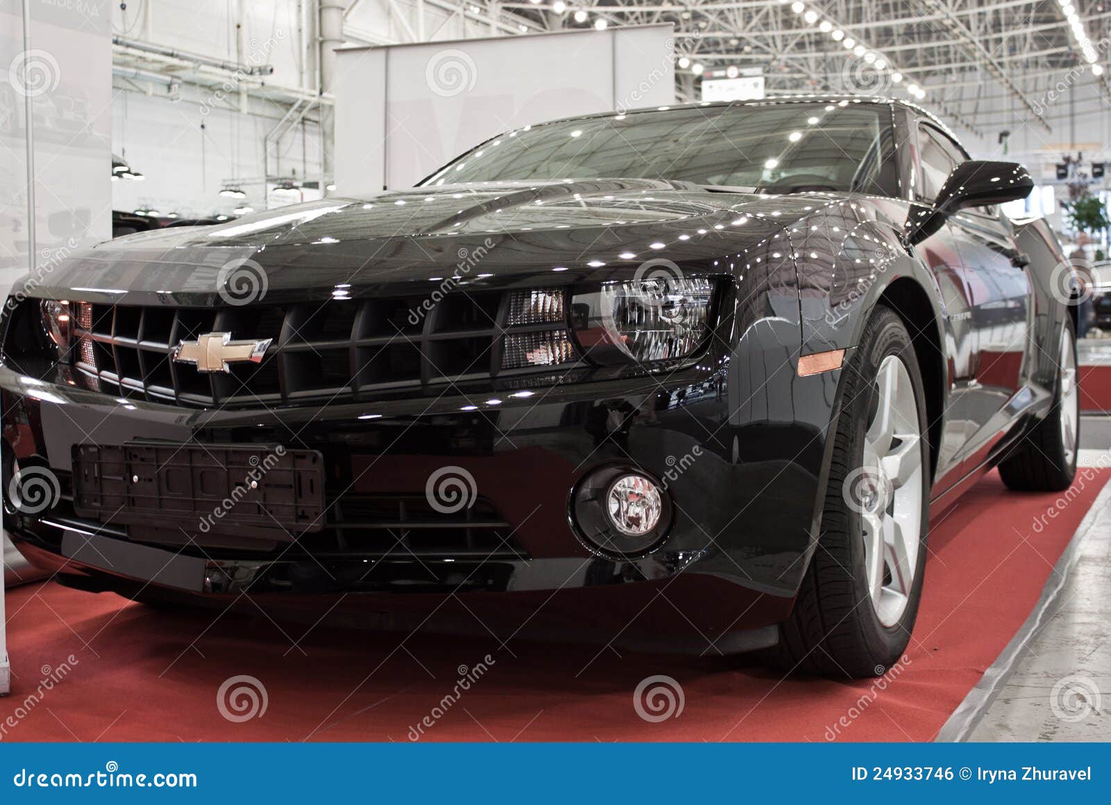 Εικόνα ενός αυτοκινήτου Chevrolet Camaro στο διεθνές σαλόνι