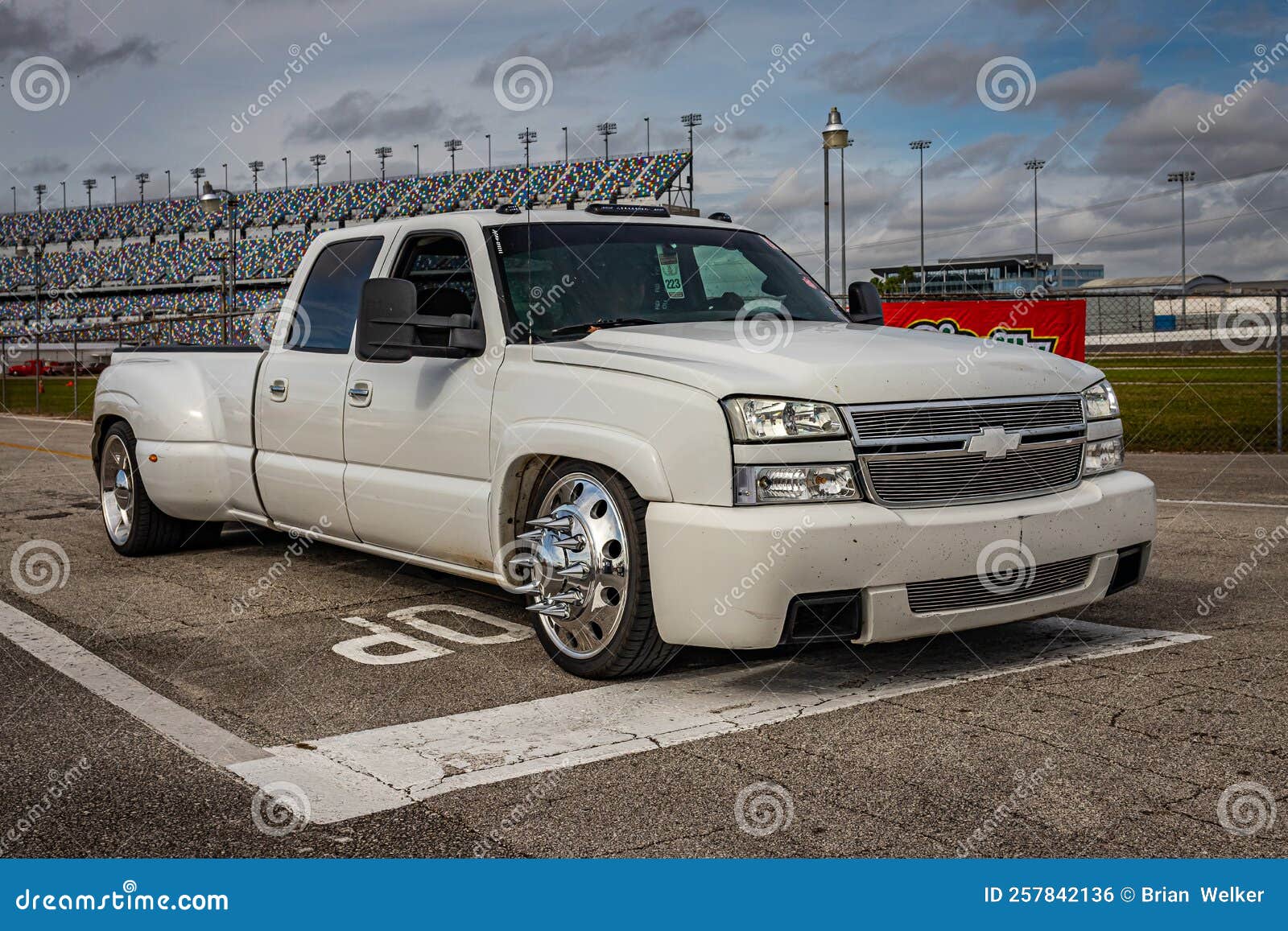 Dually Truck RoyaltyFree Stock Photography 2633831