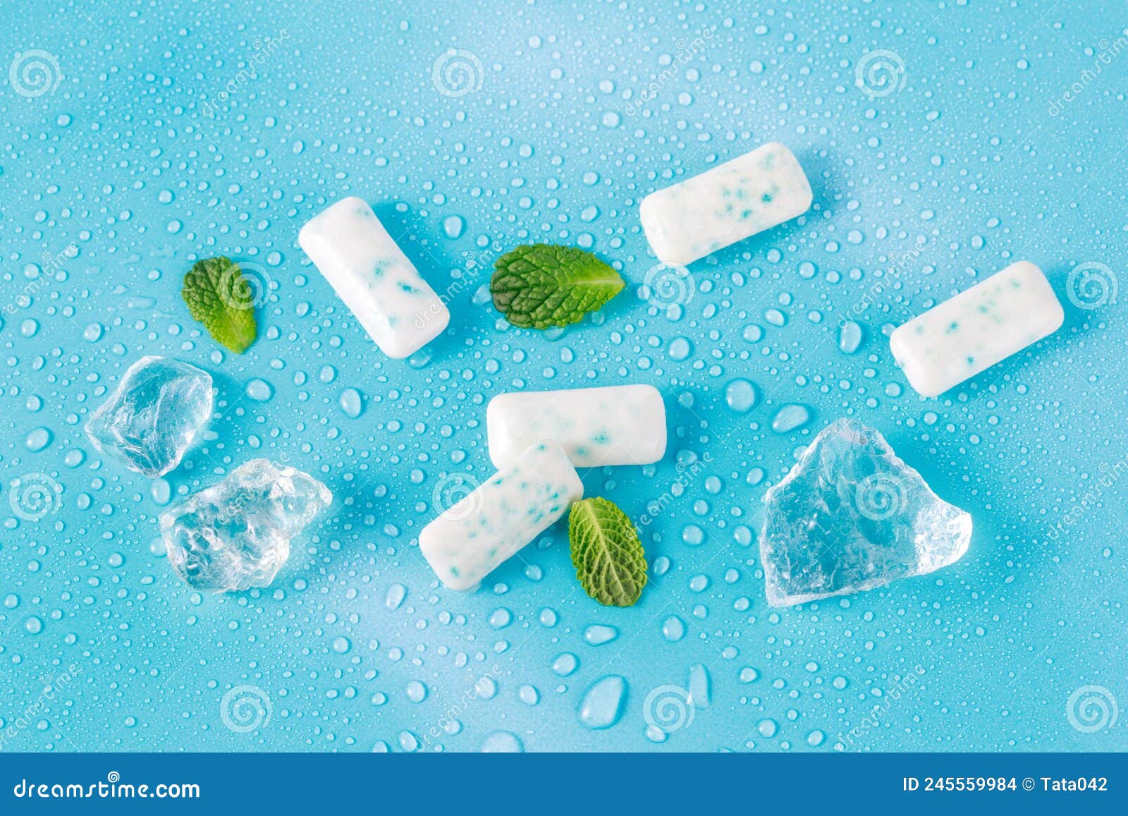 Chewing Gums With Mint Stock Photo - Download Image Now - Bubble Gum,  Toothbrush, Breath Vapor - iStock